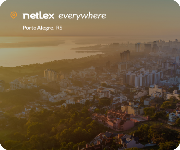 Foto mostra uma visão de cima da cidade de Porto Alegre, Rio Grande do Sul, onde o funcionário do netlex, Andrey, mora e faz trabalho remoto. No netlex o colaborador pode trabalhar de qualquer lugar do mundo.